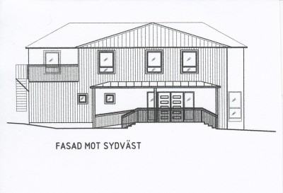 Fasad-mot-sydvast-entre-fran-parkeringsplatsen.jpg
